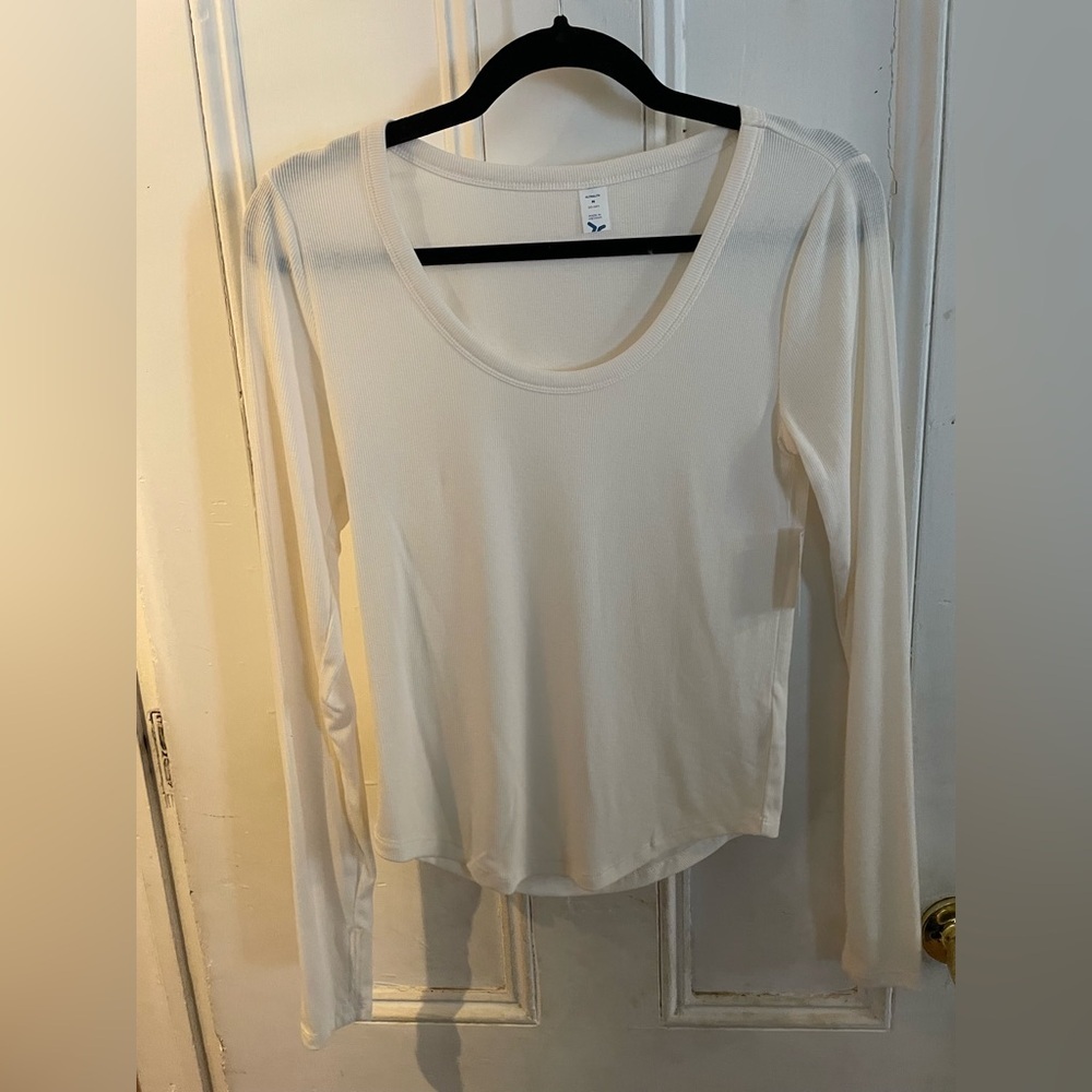 Old Navy Cream Ultra Lite Long Sleeve Workout Top | women’s medium